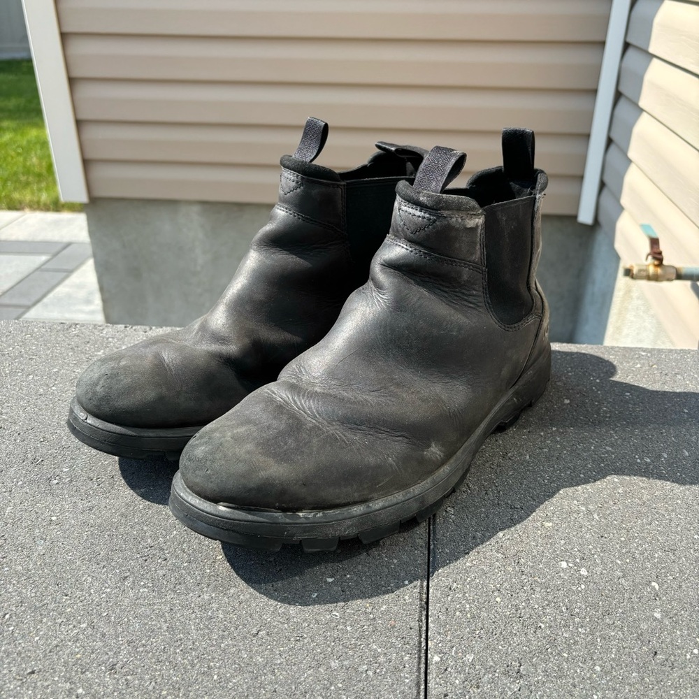UGG leather chelsea boot